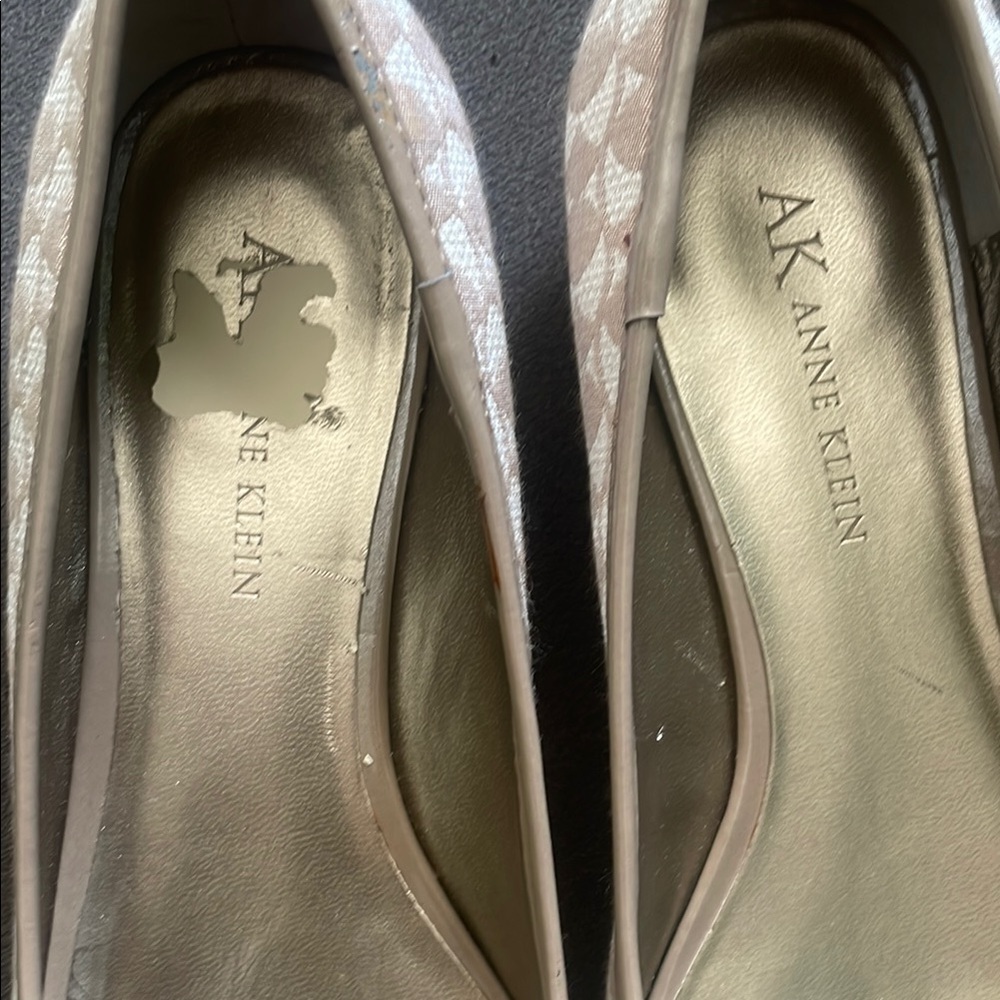 Anne Klein Taupe Peep-Toe Bow Kitten Heels Womens 6 Classic Preppy Girly - Picture 2 of 12